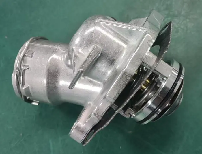 2722000415 Engine Parts Thermostat for MERCEDES-BENZ S-CLASS (W221), SLK (R171), E-CLASS T-Model (S211), M-CLASS (W164), C-CLASS T-Model (S203), GLK-CLASS (X204), R-CLASS (W251, V251), CLC-CLASS (CL203), CLS (C219), SL (R230), VALENTE Bus (W639), VIT