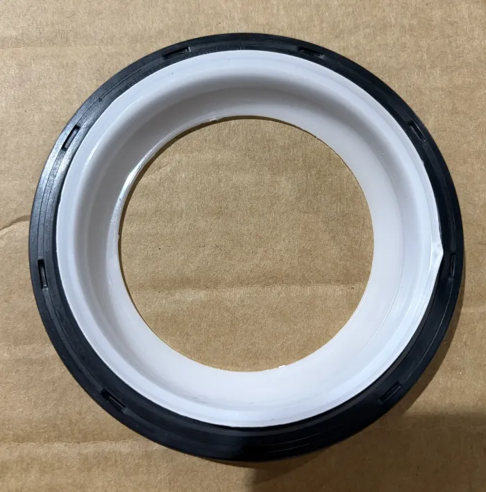 11117587168 Engine Parts Crankshaft Oil Seal for BMW X4 (F26), 2 Coupe (F22, F87), X6 (E71, E72), 3 Coupe (E92), X3 (F25), 4 Coupe (F32, F82), X5 (E70), Z4 Roadster (E89), 1 Coupe (E82), 6 Coupe (F13), 5 (E60)