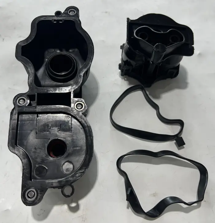 11127799225 Engine Parts Engine Block Breather Valve for BMW X3 (E83), 3 Touring (E46), 7 (E65, E66, E67), 5 (E60), X5 (E53)