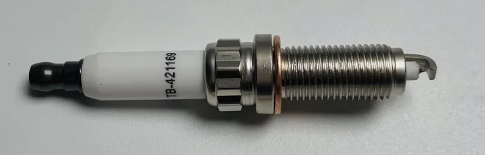 0041596403 Engine Parts Spark Plugs for MERCEDES-BENZ CLS, CITROËN C4 PICASSO II, DS DS 7 Crossback (J4_, JR_, JC_), DS7 Crossback (J4_, LANCIA PRISMA (831_), OPEL CROSSLAND X / CROSSLAND (P17, P2QO), PEUGEOT 2008 I (CU_)