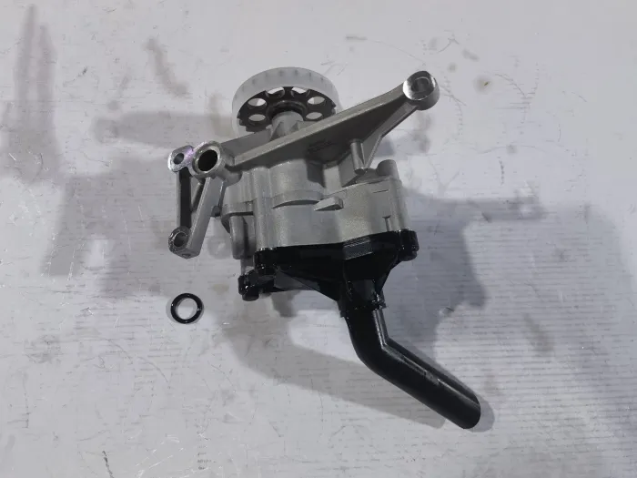 6011801401 Engine Parts Oil Pump for MERCEDES-BENZ SPRINTER 3-t Platform/Chassis (B903), V-CLASS (638/2), VITO Van (W638)
