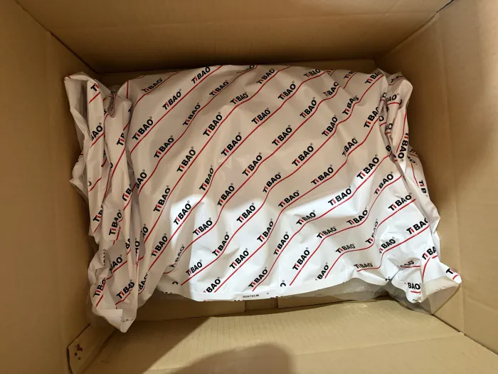 LR105957 Engine Parts Engine Valve Cover for CITROËN C5 III Break (RW_), JAGUAR XF SPORTBRAKE (X260), LAND ROVER DISCOVERY IV (L319), LR4 IV (L319), LR4 IV SUV (L3, PEUGEOT 407 Coupe (6C_)