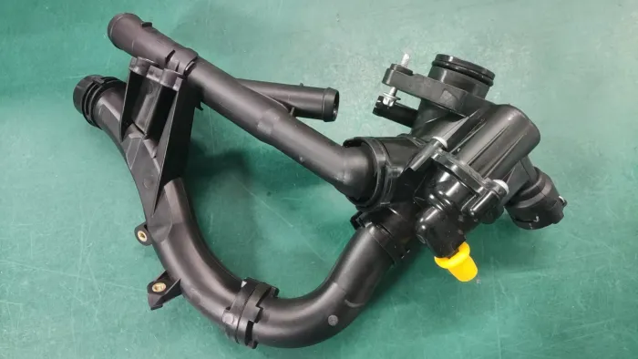 2742000215 Engine Parts Thermostat for MERCEDES-BENZ E-CLASS (W213), C-CLASS (W205)