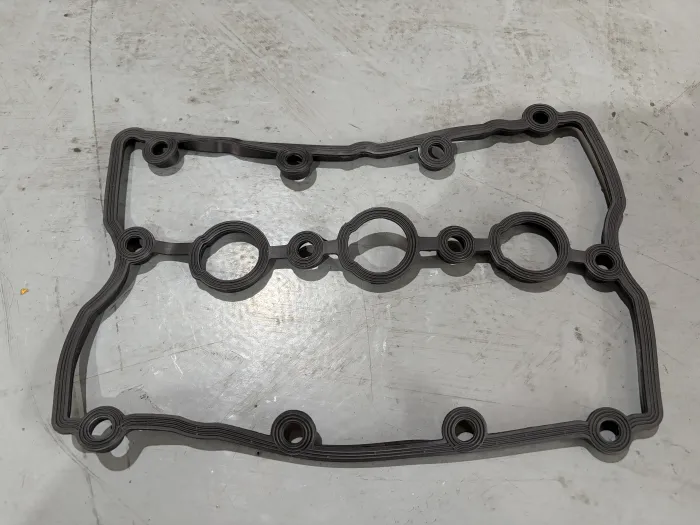 06C103483J Engine Parts Valve Cover Gasket for AUDI A6 / S6 C5 Avant (4B5), A4 / S4 B6 (8E2), A8 / S8 D3 (4E2, 4E8)