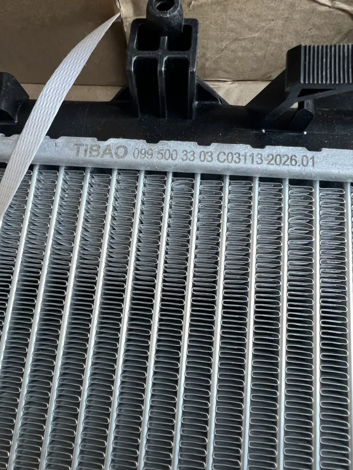 0995003303 Engine Parts Radiator for MERCEDES-BENZ EQV (W447), METRIS Tourer (W447), E-CLASS (W213), METRIS Van (W447), GLC (X253), EQC (N293), eVITO Van (W447), S-CLASS (W222, V222, X222), V-CLASS (W447), CLS (C257)