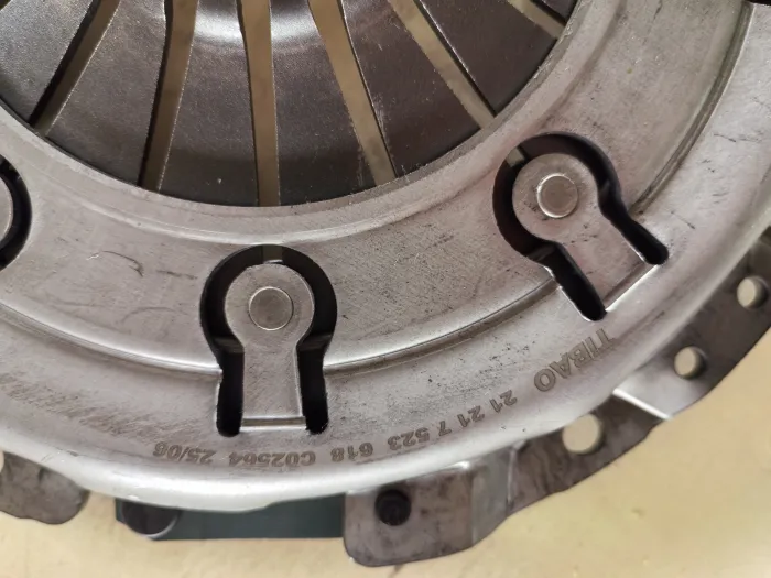 21217523618 Transmission Parts BMW Clutch Kit for BMW 3 (E46), Z3 Roadster (E36)