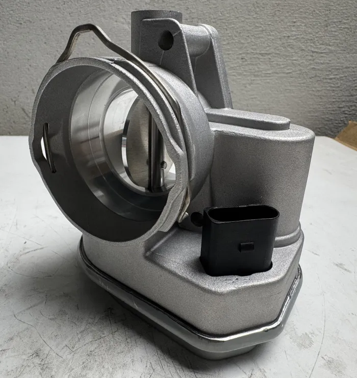 038128063G Engine Parts Throttle Body for AUDI A3, VW BORA, MITSUBISHI GRANDIS (NA_W), GRANDIS (NA_W, BA), GRANDIS I (NA_, SEAT ALHAMBRA (7V8, 7V9), SKODA SUPERB II Estate (3T5)