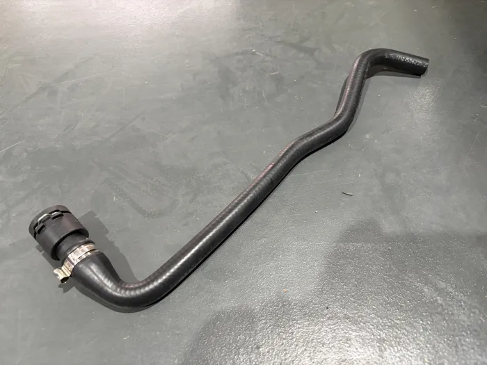 17127536235 Engine Parts Cooling Water Pipe for BMW X5 (E70), X6 (E71, E72)