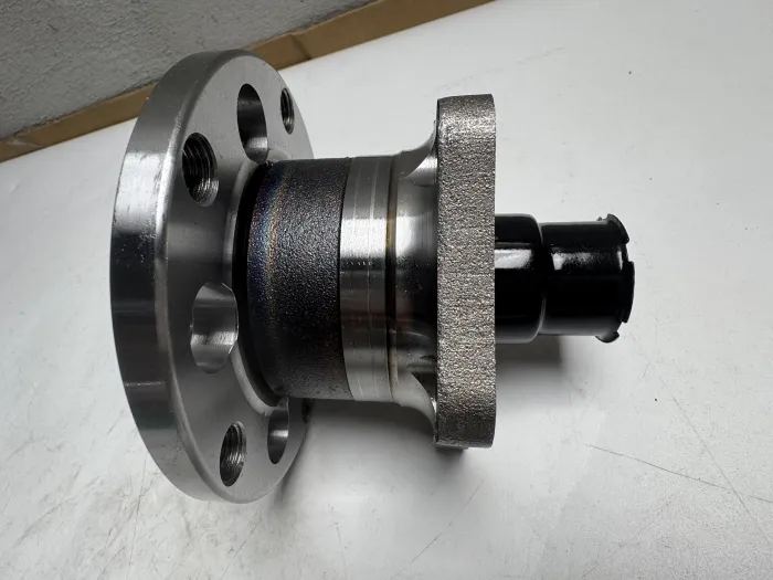8E0501611 Transmission Parts Wheel Hub for AUDI A6, VW PASSAT, SKODA SUPERB I (3U4), SUPERB I Sedan (3U4)