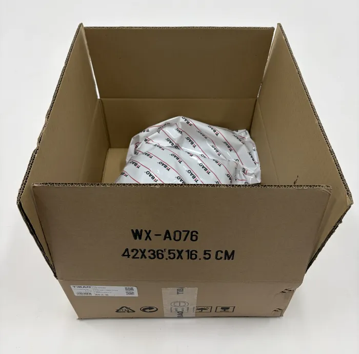 LR105956 Engine Parts Engine Valve Cover for CITROËN C5 III Break (RW_), JAGUAR XF II (X260), LAND ROVER DISCOVERY IV VAN (L319), PEUGEOT 407 Coupe (6C_)