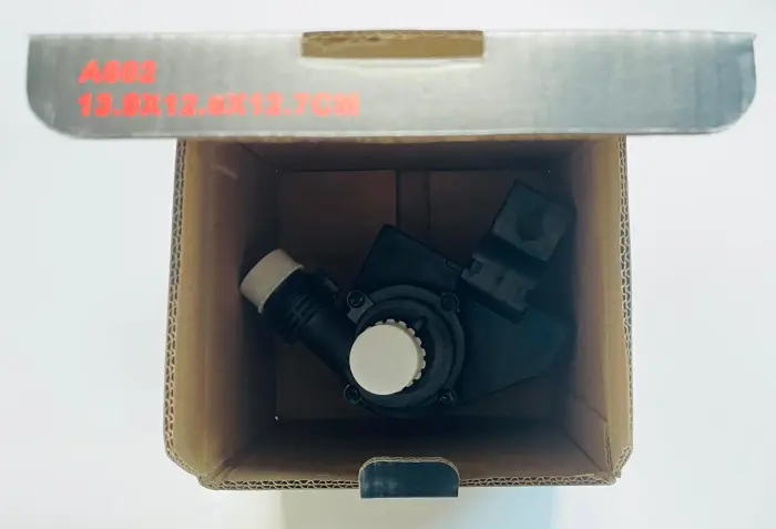 64116910755 Engine Parts BMW Water Pump for BMW 5 (E60), 6 (E63)