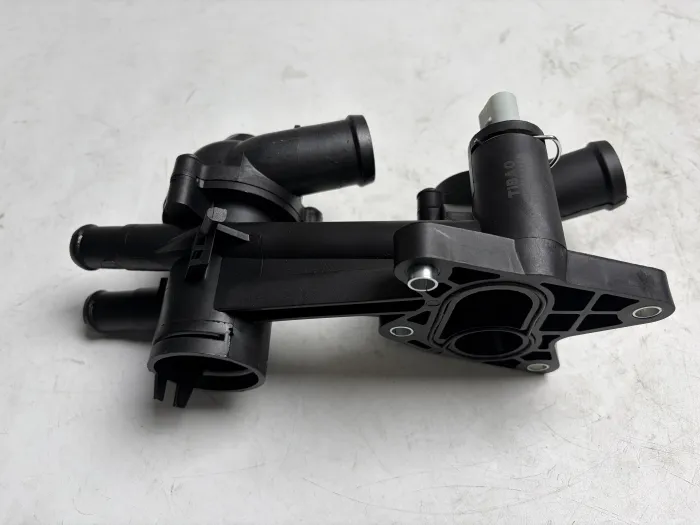 03C121111H Engine Parts Thermostat Housing for AUDI A3, VW EOS, SKODA LAURA II (1Z3), OCTAVIA II (1Z3)
