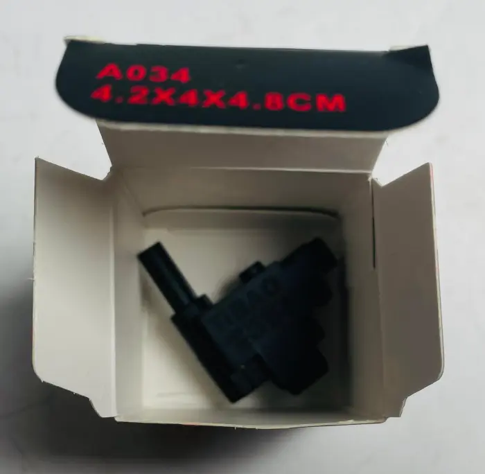 2015450014 Back Up Light Switch for MERCEDES-BENZ E-CLASS Coupe (C124), G-CLASS Cabrio (W460), 124 Saloon (W124), 190 (W201), SL (R129), S-CLASS (W126), SL (R107), 123 Saloon (W123)