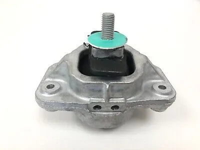 LR105970 Engine Mounting for
