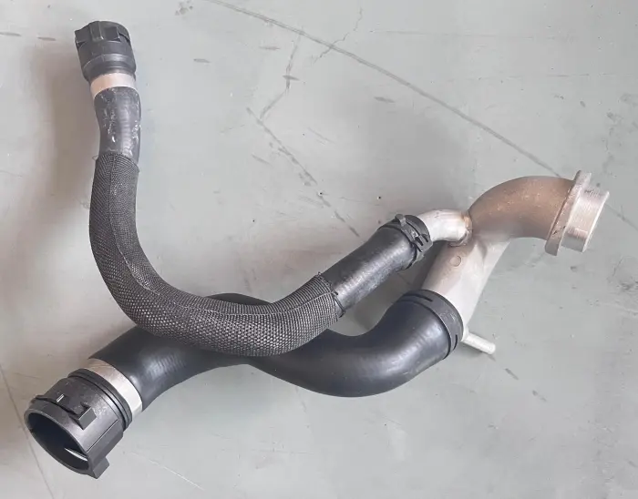 17127576354 Engine Parts Cooling Water Pipe for BMW X6 (E71, E72), X5 (E70)