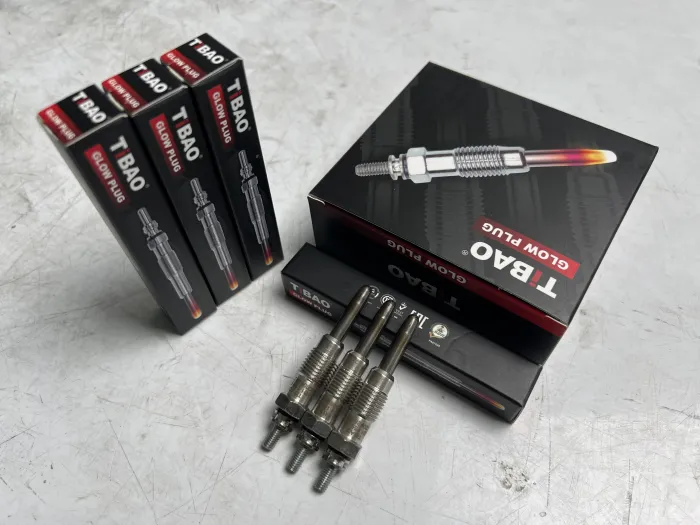 0011590001 Engine Parts Glow Plug for MERCEDES-BENZ VITO Bus (W638), SPRINTER 2-t Platform/Chassis (B901, B902), V-CLASS (638/2), O 100, G-CLASS Cabrio (W460), E-CLASS (W124), C-CLASS (W202), S-CLASS (W140), UNIMOG, T1 Bus (B601), 124 Saloon (W124), 