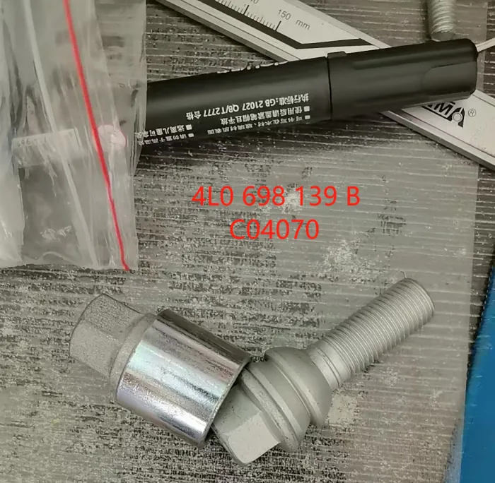 4L0698139B Wheel Bolt for 