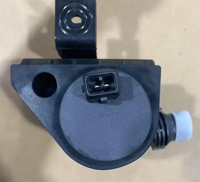 64116910755 Engine Parts BMW Water Pump for BMW 5 (E60), 6 (E63)