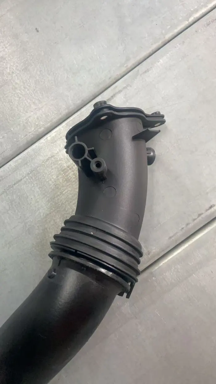 13718601683 Engine Parts Turbocharger Pipe for BMW 1 (F20)