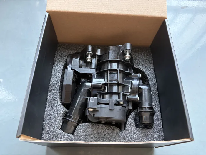 11538642560 Engine Parts Thermostat for 