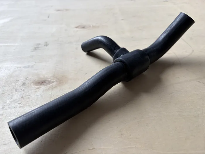 068121053P Engine Parts Cooling Water Pipe for VW JETTA II (19E, 1G2, 165), GOLF II Van (19E, 1G1), PASSAT B3/B4 Estate (3A5, 35I), CARAT B2 (32B), ATLANTIC I (16)