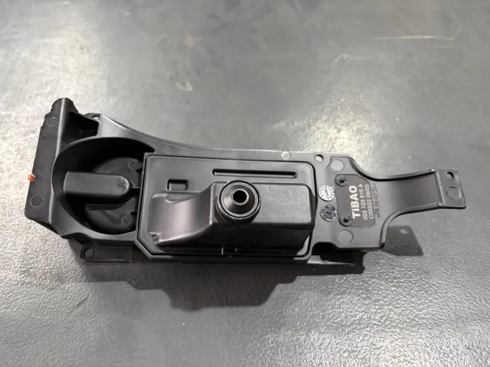 022103515A Engine Parts Valve,crankcase Breather for AUDI Q7, VW MAGOTAN