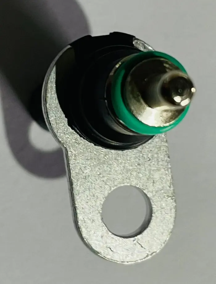079919523B Temperature Sensor for AUDI A6, VW GOLF, BENTLEY BENTAYGA (4V1), SEAT LEON Hatchback Van (5F1), SKODA SUPERB III (3V3)