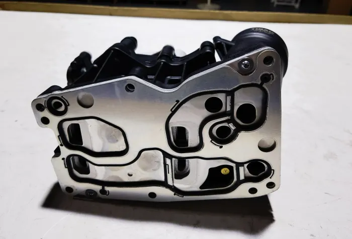 11428507697SET Engine Parts Oil Filter Housing for 