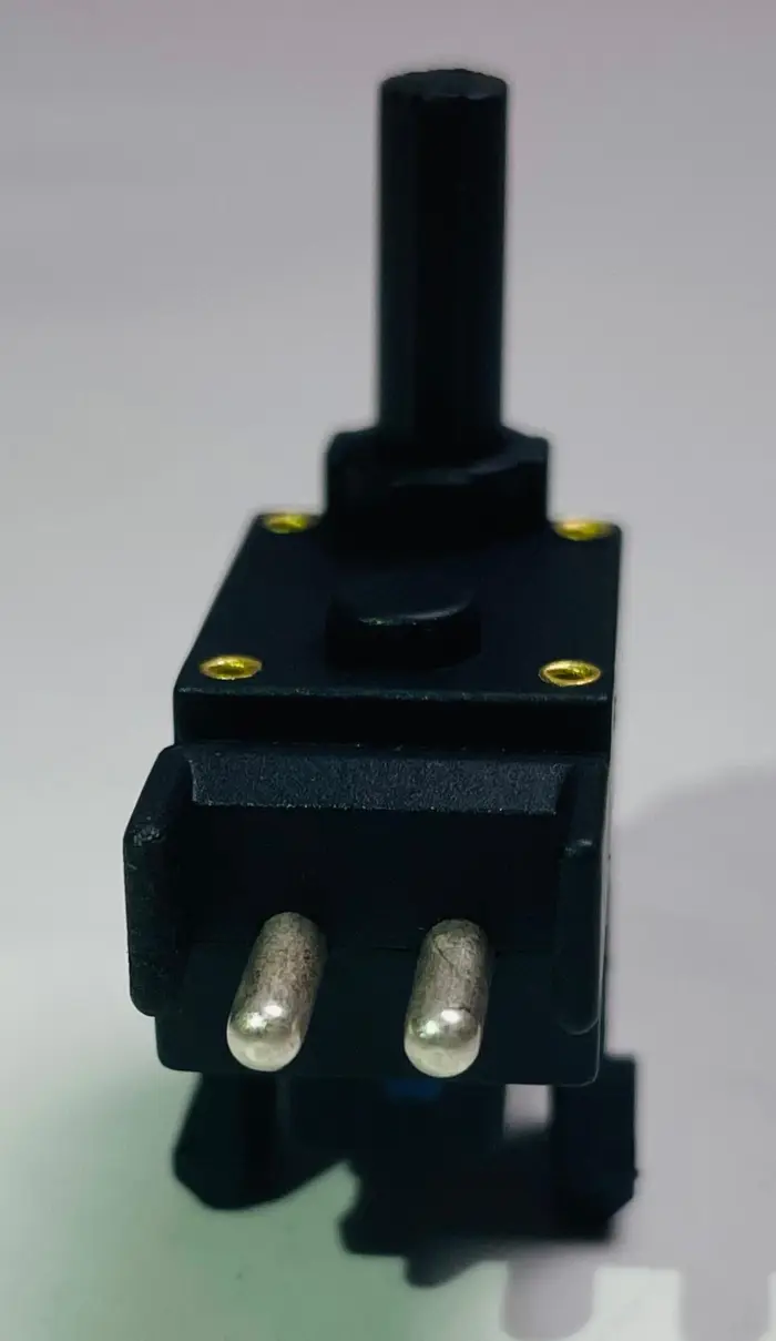 2015450014 Back Up Light Switch for MERCEDES-BENZ E-CLASS Coupe (C124), G-CLASS Cabrio (W460), 124 Saloon (W124), 190 (W201), SL (R129), S-CLASS (W126), SL (R107), 123 Saloon (W123)