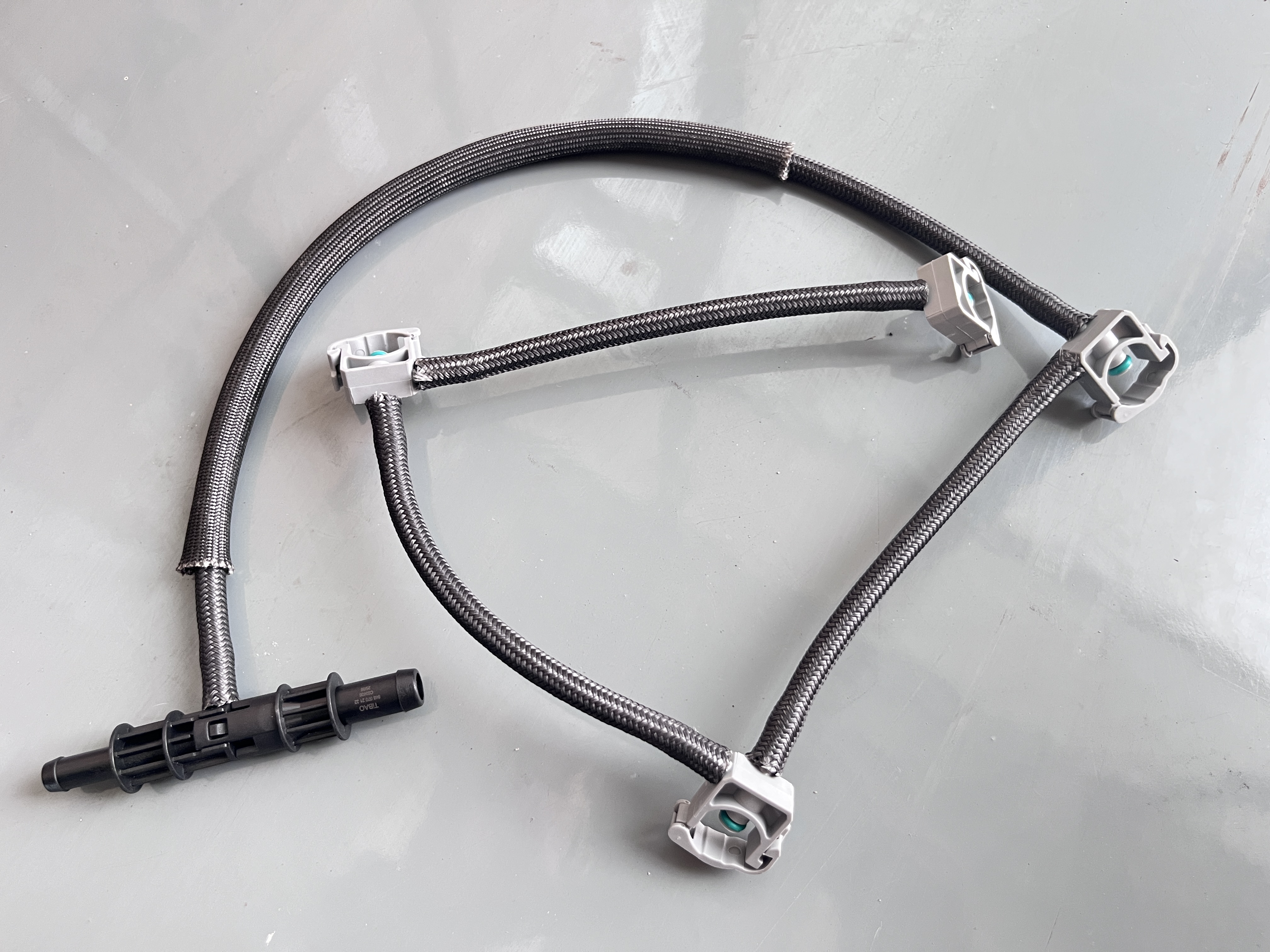 6460702132 Engine Parts Oil Drain Pipe for MERCEDES-BENZ C