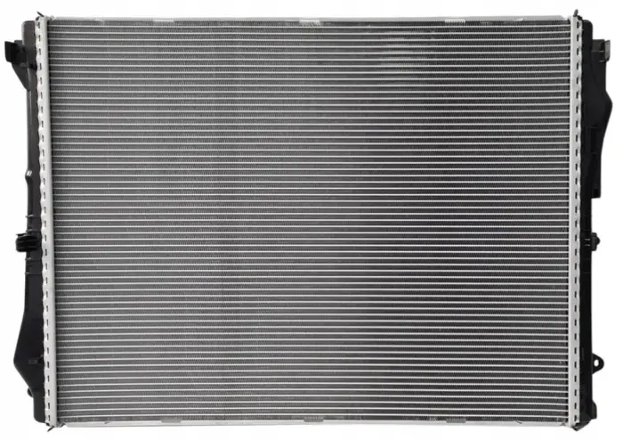 0995003303 Engine Parts Radiator for MERCEDES-BENZ EQV (W447), METRIS Tourer (W447), E-CLASS (W213), METRIS Van (W447), GLC (X253), EQC (N293), eVITO Van (W447), S-CLASS (W222, V222, X222), V-CLASS (W447), CLS (C257)