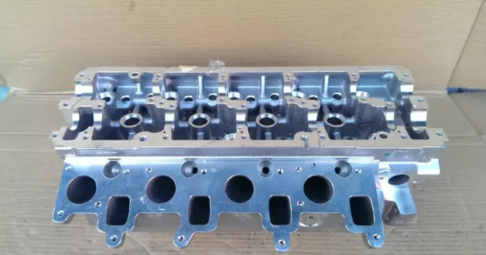 03L103351D Engine Parts Cylinder Head for VW TRANSPORTER Mk VI Platform/Chassis (SFD, CARAVELLE T5 Bus (7HB, 7HJ, 7EB, 7EJ), EUROVAN T5 Van (7HA, 7HH, 7EA, 7EH), MULTIVAN Mk V (7HM, 7HN, 7HF, 7EF, 7EM, 7EN)