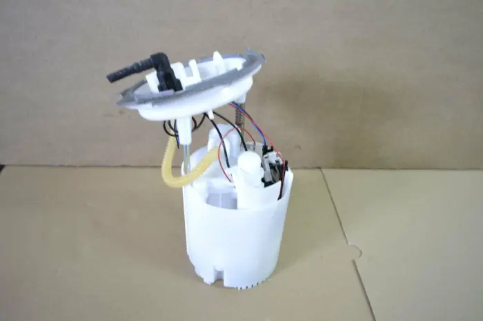 5Q0919051AM Engine Parts Fuel Pump for VW GOLF, SEAT LEON (5F1), SKODA OCTAVIA III Combi (5E5, 5E6)