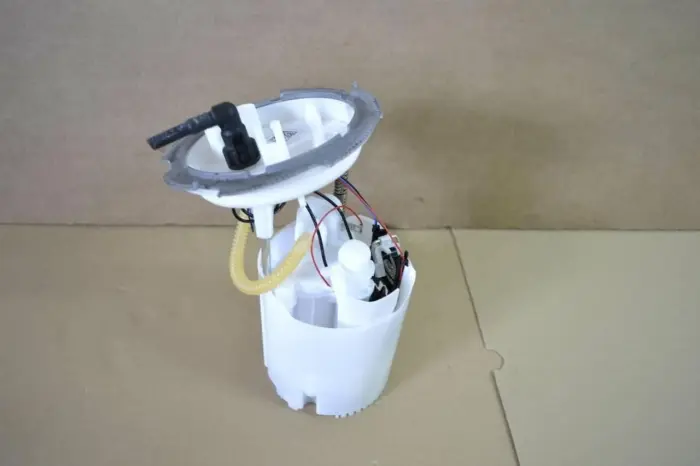 5Q0919051AM Engine Parts Fuel Pump for VW GOLF, SEAT LEON (5F1), SKODA OCTAVIA III Combi (5E5, 5E6)