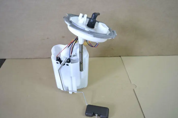 5Q0919051AM Engine Parts Fuel Pump for VW GOLF, SEAT LEON (5F1), SKODA OCTAVIA III Combi (5E5, 5E6)