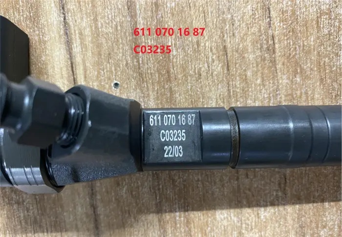 6110701687 Engine Parts Fuel Injector for MERCEDES-BENZ SPRINTER 2-t Bus (B901, B902)