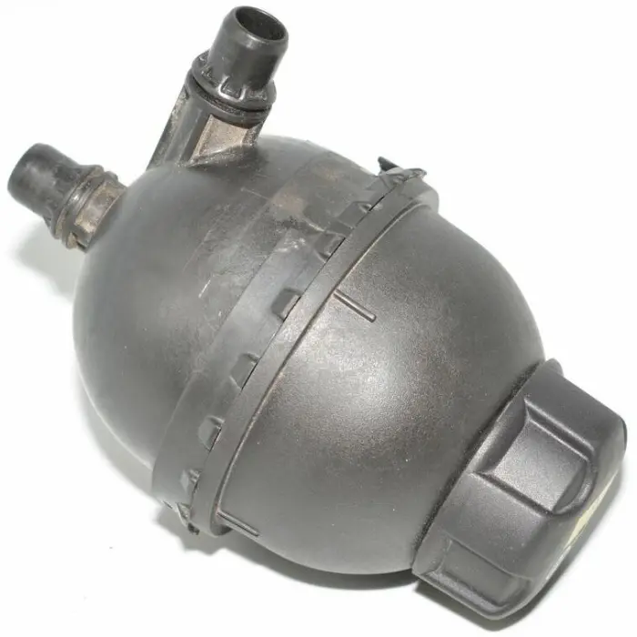 17137604431 Engine Parts Expansion Tank for 