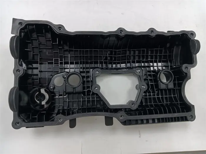 11127568582 Engine Parts Engine Valve Cover for BMW X3 (E83), Z4 Roadster (E85), 3 Coupe (E46)