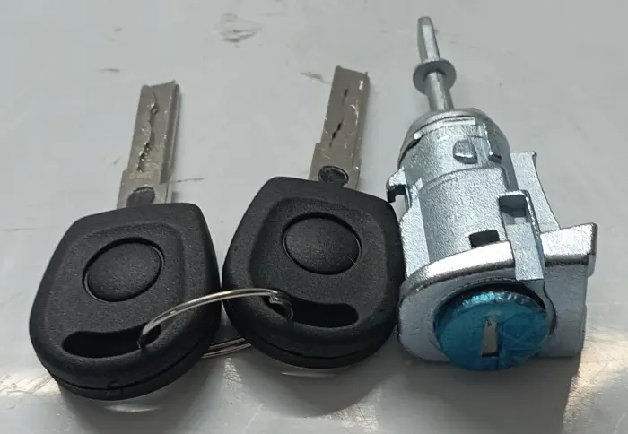 1U0837167F INNER DOOR KEY for 