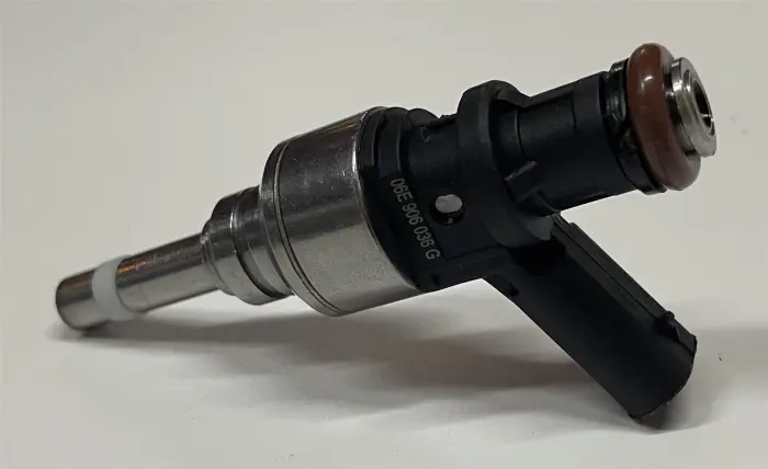 06E906036G Engine Parts Fuel Injector for 