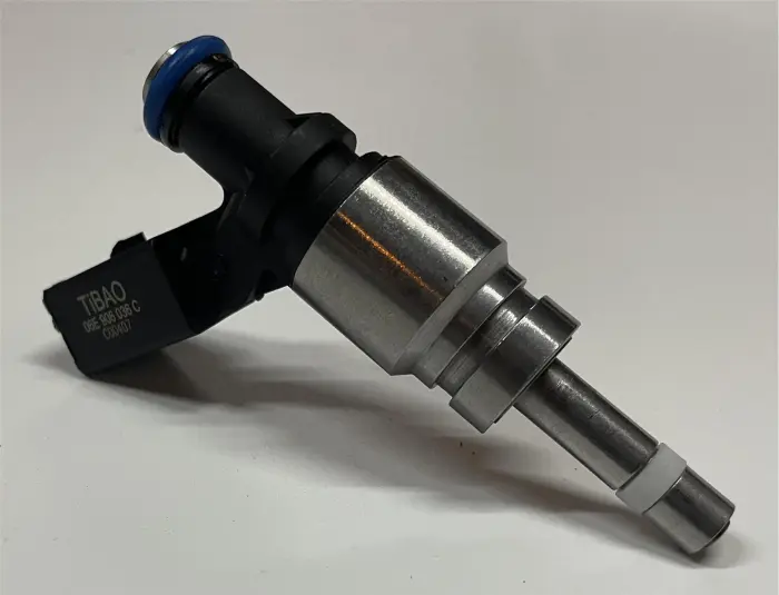 06E906036C Engine Parts Fuel Injector for AUDI A8 / S8 D3 (4E2, 4E8), A6 / S6 C6 (4F2), A4 / S4 B7 Avant (8ED)