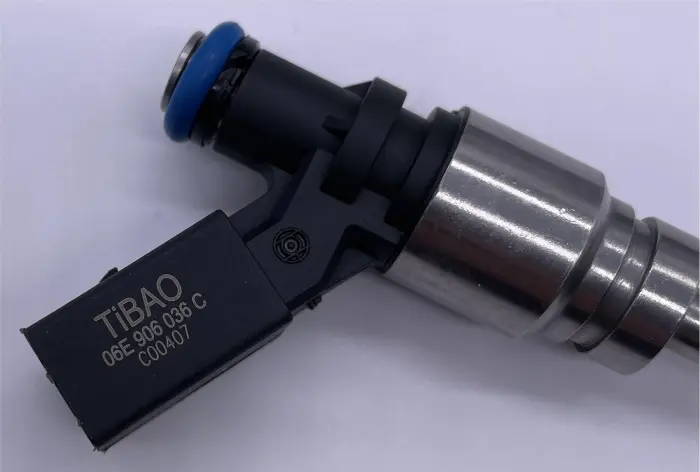 06E906036C Engine Parts Fuel Injector for AUDI A8 / S8 D3 (4E2, 4E8), A6 / S6 C6 (4F2), A4 / S4 B7 Avant (8ED)