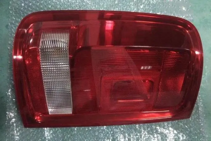 2H1945095A+257 Taillight for 