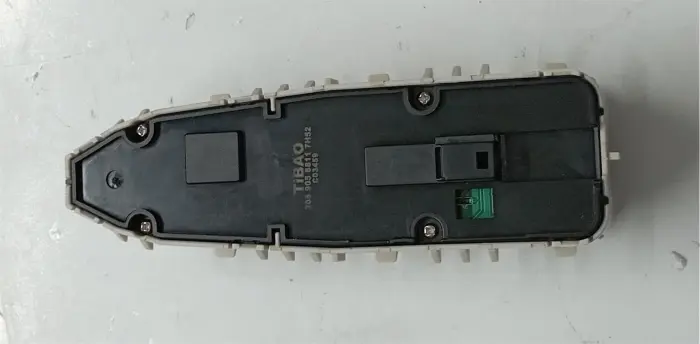 20590568117H52 Window Switch for 