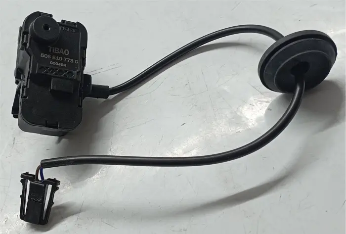 5C6810773C Engine Parts Fuel Tank Flap Lock Actuator for 