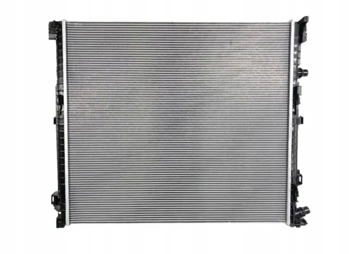 17118642747 Engine Parts Radiator for