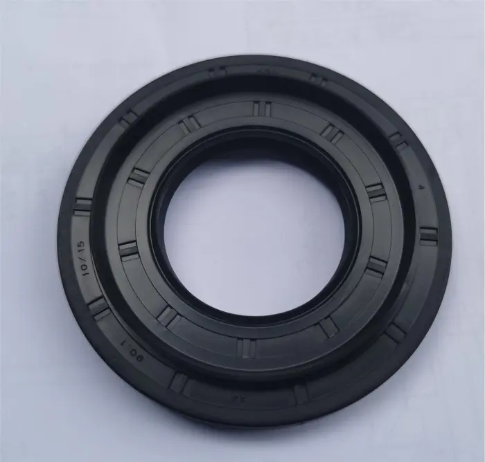 33107505604 Engine Parts Oil Seal for BMW X1 (E84), X3 (E83), 3 (E46), 1 (E87), 5 (E39), 6 Convertible (E64), Z4 Roadster (E85), 7 (E38), X5 (E53)