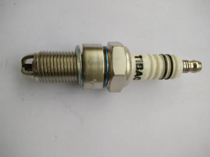 TBBUR6ET Engine Parts Spark Plugs for 