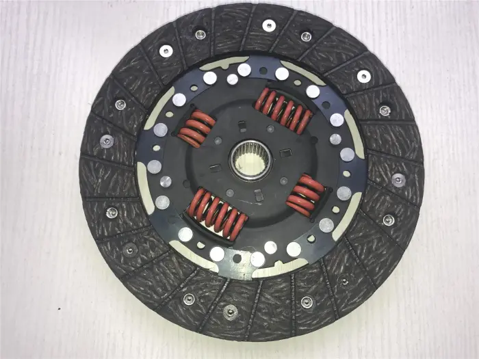 06A141031A Transmission Parts Clutch Disc for VW GOLF III (1H1), PASSAT B3/B4 Estate (3A5, 35I), CORRADO (53I), TRANSPORTER Mk IV Platform/Chassis (70E, CARAVELLE T4 Bus (70B, 70C, 7DB, 7DK, 70J, 70K, 7DC, 7DJ), EUROVAN T4 Van (70A, 70H, 7DA, 7DH), C