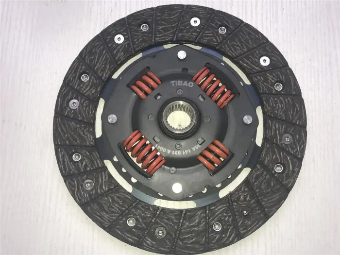 06A141031A Transmission Parts Clutch Disc for VW GOLF III (1H1), PASSAT B3/B4 Estate (3A5, 35I), CORRADO (53I), TRANSPORTER Mk IV Platform/Chassis (70E, CARAVELLE T4 Bus (70B, 70C, 7DB, 7DK, 70J, 70K, 7DC, 7DJ), EUROVAN T4 Van (70A, 70H, 7DA, 7DH), C